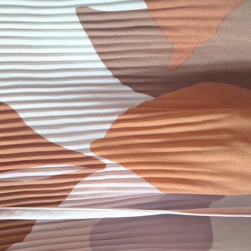 DR2 Women's Abstract Rust and Cream Blouse - Picture 3 of 4